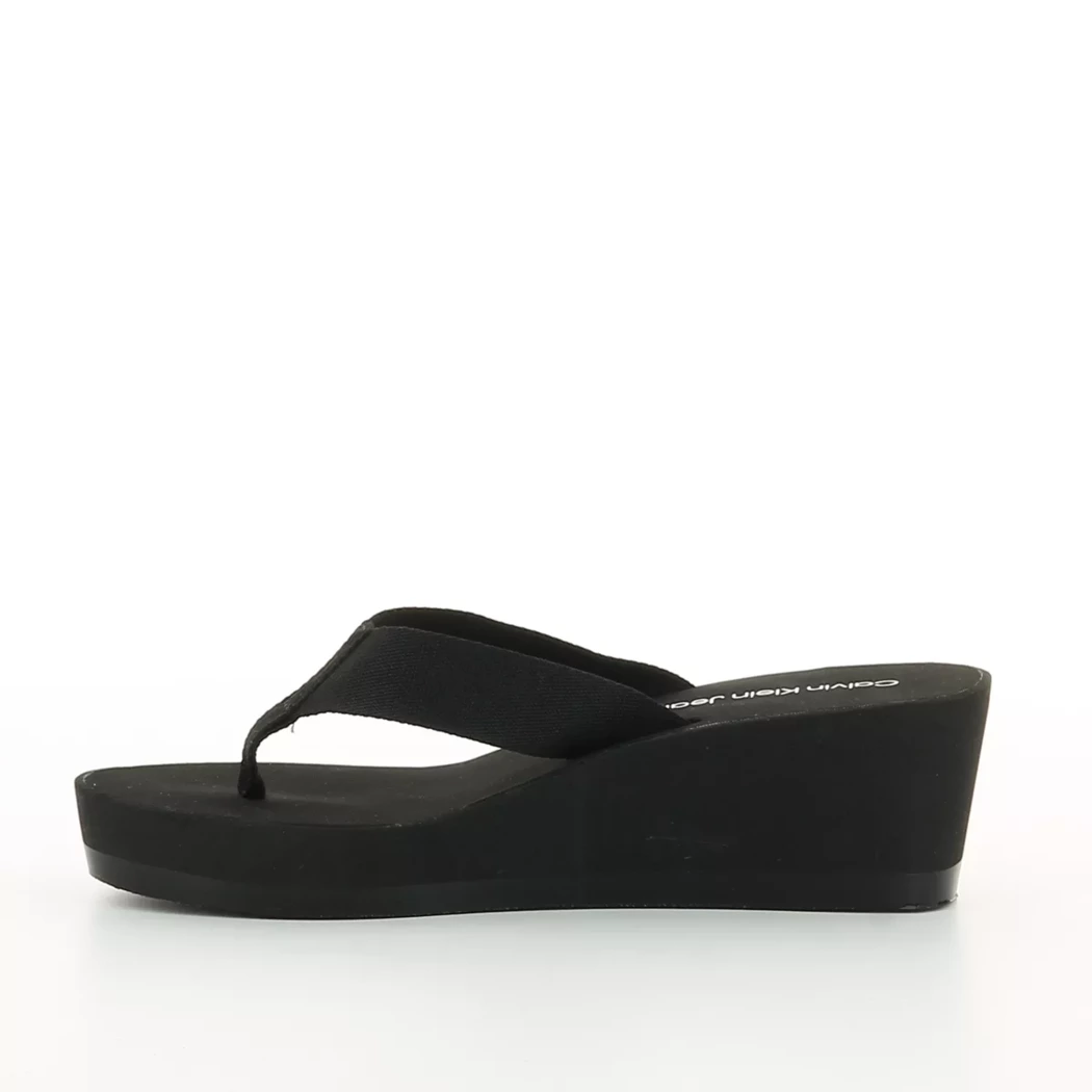 Image (4) de la chaussures Calvin Klein - Tongs et Plage Noir en Textile